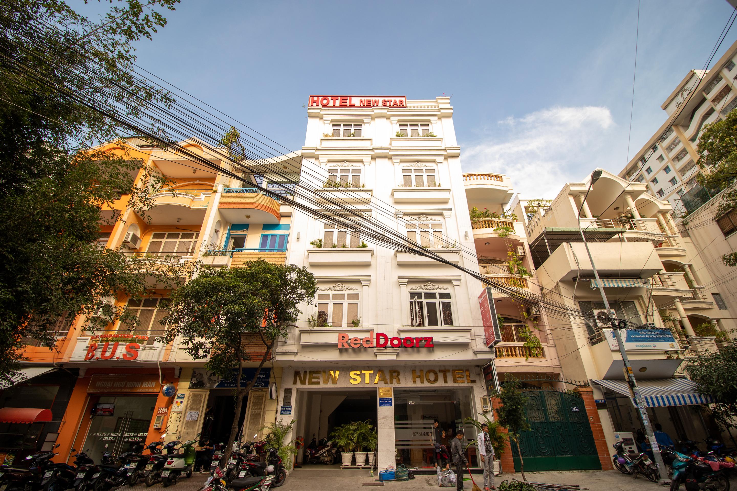 Reddoorz Plus Near Phan Xich Long Ho Chi Minh City Exterior photo